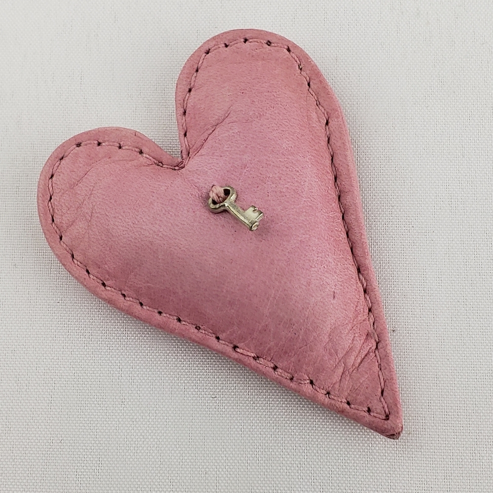 DOGEARED key to my heart leather paperweight